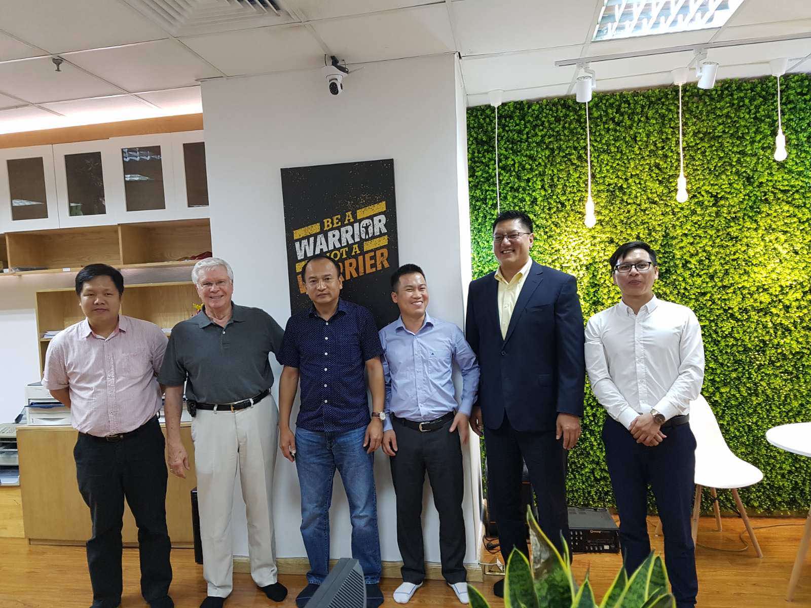 Chủ tịch Công ty Quốc tế IQCT tiếp đoàn của Bộ Giáo dục Hoa Kỳ